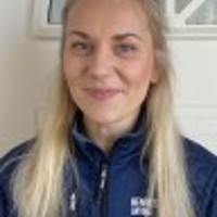 Porträtt av Elin Eriksson butikssäljare på Henry Thenman Byggmaterial 