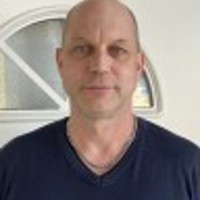 Porträtt av Mattias Thenman ägare och VD på Henry Thenman Byggmaterial