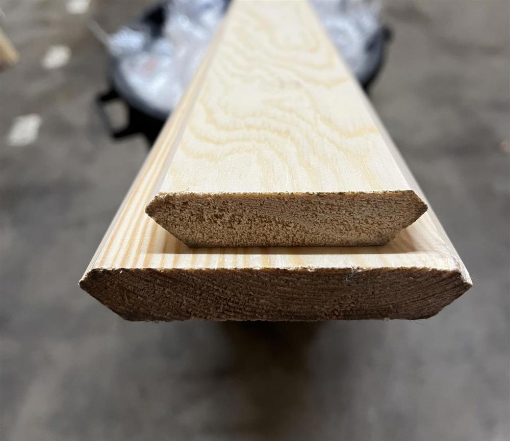 nomenu Bild på släta taklister i trä 15x70 och 15x95mm