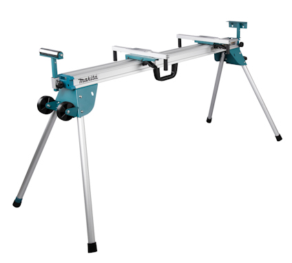Makita sågbänk med teleskopiska ben och hjul, i metall och blå färg.