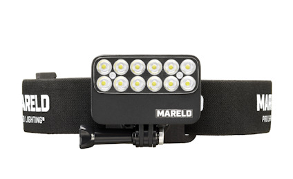 Svart pannlampa med nio LED-lampor och justerbar rem. Märkt med texten "Mareld".