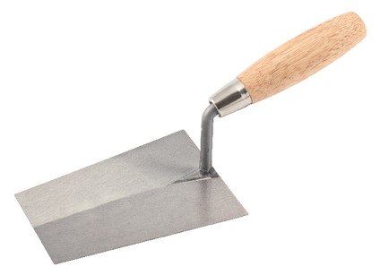 Murarslev med rakt trähandtag och metallblad.