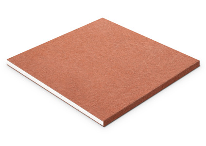 Brun fyrkantig gipsskiva med vit snittyta i ena hörnet, mot en vit bakgrund.