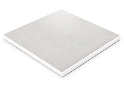En fyrkantig gipsskiva med vit yta och grå kärna, sedd i vinkel.