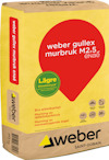 En säck med etikett som visar "weber gulleX murbruk M2,5". Inkluderar text om lägre klimatavtryck och användning för murning.