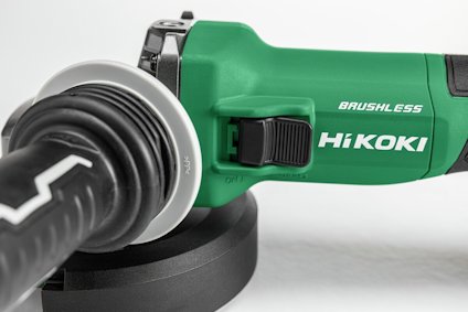 Grön Hikoki vinkelslip med svart handtag och text "BRUSHLESS" samt "HiKOKI".