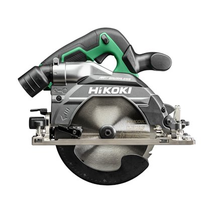 Cirkelsåg från HiKOKI med grönt och svart handtag, silverfärgad klinga och märket "HiKOKI" synligt på sidan.