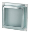 Kvadratisk glasblock med metallram.